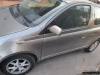 Usata Toyota Yaris 90 CV (66 kW) 2005 Grigio Utilitaria