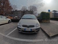 Usata Toyota Yaris Sol 65 CV (47 kW) 2004 Grigio Utilitaria