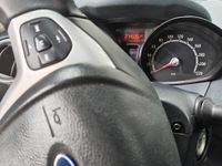 Usata Ford Fiesta Trend 70 CV (51 kW) 2009 Bianco Utilitaria