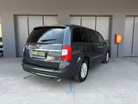 Usata Lancia Voyager Platinum 163 CV (119 kW) 2012 Grigio Monovolume