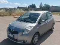 Usata Toyota Yaris Sol 69 CV (50 kW) 2005 Grigio Berlina