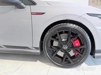 Usata VW Golf VIII CLUB 300 CV (220 kW) 2022 Grigio Berlina