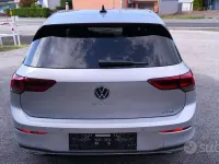 Usata VW Golf VIII Style 131 CV (96 kW) 2022 Grigio metallizzato Berlina