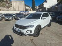 Usata VW T-Roc Life 110 CV (80 kW) 2023 Bianco SUV