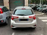 Usata Toyota Yaris 72 CV (52 kW) 2018 Argento Berlina