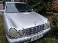 Usata Mercedes E200 Classic 186 CV (136 kW) 2000 Berlina