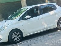 Usata Peugeot 208 68 CV (50 kW) 2014 Bianco Utilitaria