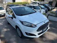 Usata Ford Fiesta 75 CV (55 kW) 2015 Bianco Utilitaria