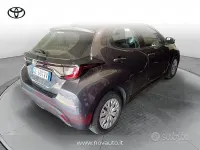 Usata Toyota Yaris Active 72 CV (52 kW) 2021 Grigio Berlina