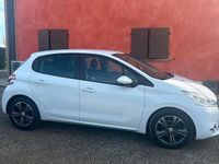 Usata Peugeot 208 Allure 68 CV (50 kW) 2014 Bianco Utilitaria