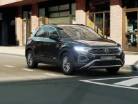 Usata VW T-Roc Life 116 CV (85 kW) 2025 Deep black perlato SUV