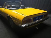 Begagnad Alfa Romeo Spider Veloce 131 HK (96 kW) 1982 Gul Cab