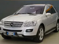 Usata Mercedes ML500 306 CV (225 kW) 2006 Argento SUV