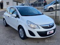 Usata Opel Corsa 75 CV (55 kW) 2011 Bianco Berlina