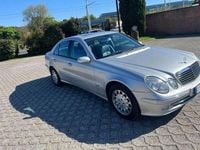 Usata Mercedes E240 Avantgarde 177 CV (130 kW) 2002 Argento Berlina