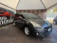 Usata Peugeot 5008 112 CV (82 kW) 2011 Grigio Monovolume