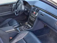 Usata Mercedes E200 Avantgarde 136 CV (100 kW) 1996 Argento Berlina