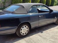 Usata Mercedes E200 136 CV (100 kW) 1996 Nero Cabrio