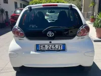Usata Toyota Aygo 68 CV (50 kW) 2012 Bianco Utilitaria