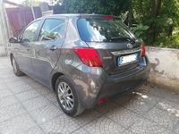 Usata Toyota Yaris 90 CV (66 kW) 2017 Grigio Utilitaria