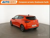 Usata Renault Clio V Techno 94 CV (69 kW) 2023 Arancione Berlina