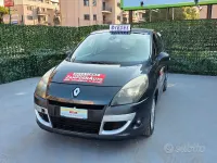 Usata Renault Scénic 110 CV (80 kW) 2010 Grigio Monovolume