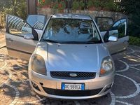 Usata Ford Fiesta 2004 Grigio Berlina
