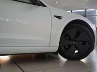Usata Tesla Model 3 Standard Range Plus 239 kW (325 CV) 2021 Bianco Berlina