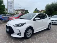 Usata Toyota Yaris Hybrid Active 92 CV (67 kW) 2023 Bianco Berlina
