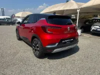 Usata Renault Captur Engineered 94 CV (69 kW) 2023 Rosso SUV