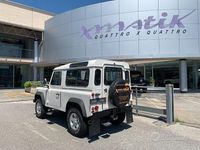 Usado Land Rover Defender 122 CV (89 kW) 2008 Blanco Familiar