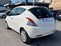 Usata Lancia Ypsilon 69 CV (50 kW) 2016 Bianco Utilitaria