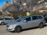 Usata Opel Astra Elegance 101 CV (74 kW) 2007 Grigio Station wagon