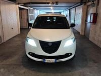 Usata Lancia Ypsilon 80 CV (58 kW) 2015 Bianco Utilitaria