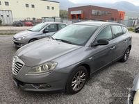 Usado Lancia Delta Silver 120 CV (88 kW) 2011 Gris Utilitario