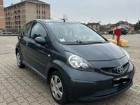 Usata Toyota Aygo 68 CV (50 kW) 2005 Grigio Utilitaria