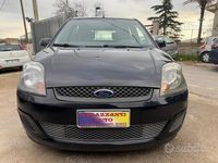 Usata Ford Fiesta Ghia 75 CV (55 kW) 2007 Nero Utilitaria