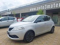 Usata Lancia Ypsilon Gold 69 CV (50 kW) 2018 Argento Utilitaria