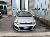 Usata Kia Rio EX 86 CV (63 kW) 2012 Grigio Berlina