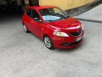 Usata Lancia Ypsilon Platinum 69 CV (50 kW) 2016 Rosso Utilitaria
