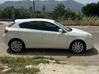 Usata Alfa Romeo Giulietta Progression 105 CV (77 kW) 2010 Bianco Utilitaria