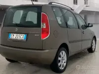 Usata Skoda Roomster Active 75 CV (55 kW) 2012 Marrone Monovolume