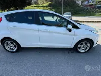 Usata Ford Fiesta Titanium 75 CV (55 kW) 2014 Bianco Utilitaria