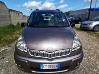 Usata Toyota Yaris Verso Sol 84 CV (61 kW) 2006 Grigio Monovolume