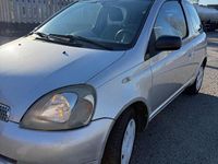 Usata Toyota Yaris 68 CV (50 kW) 2000 Grigio Berlina