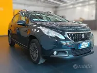 Usata Peugeot 2008 Active 100 CV (73 kW) 2016 Nero SUV