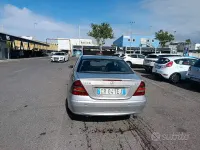Usata Mercedes C220 150 CV (110 kW) 2004 Grigio Berlina