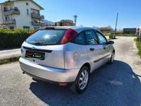 Usata Ford Focus Ghia 90 CV (66 kW) 2001 Argento Berlina