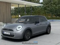 Nuova Mini Cooper Favoured 114 kW (156 CV) 2026 Utilitaria