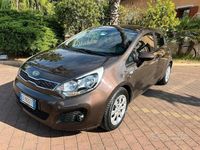 Usata Kia Rio EX 90 CV (66 kW) 2012 Marrone Berlina